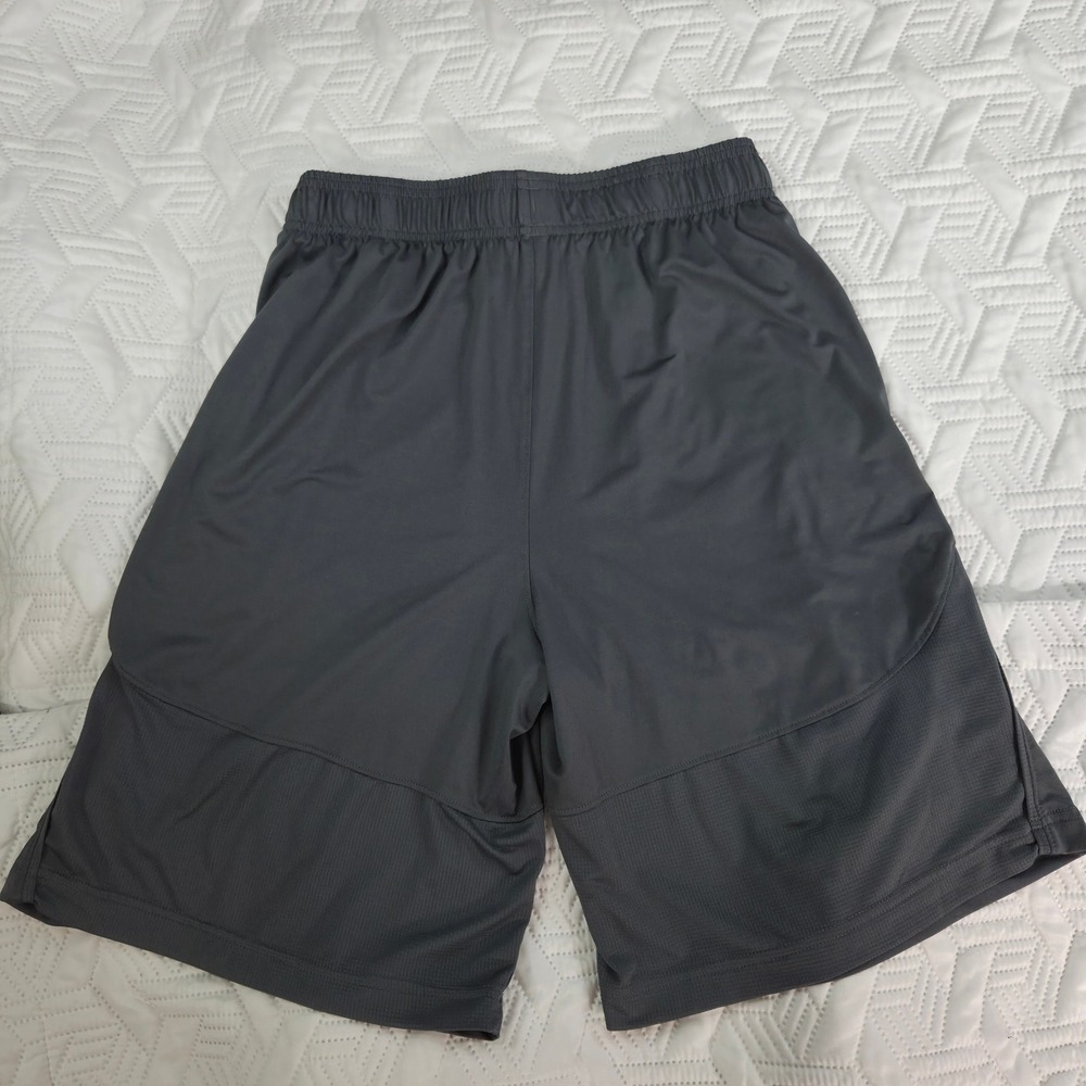 Under Armour Athletic Shorts Mens Medium Charcoal Grey Excellent Loose Fit Mesh